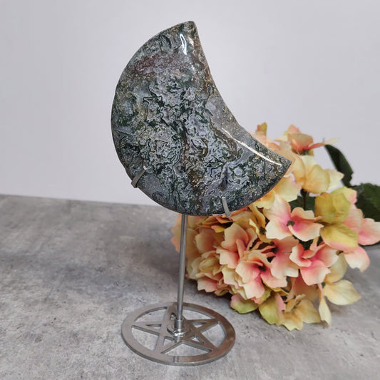 Kuu jalassa, valtamerijaspis-sammalakaatti