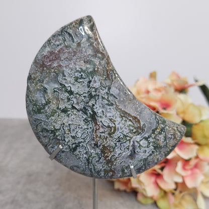 Kuu jalassa, valtamerijaspis-sammalakaatti