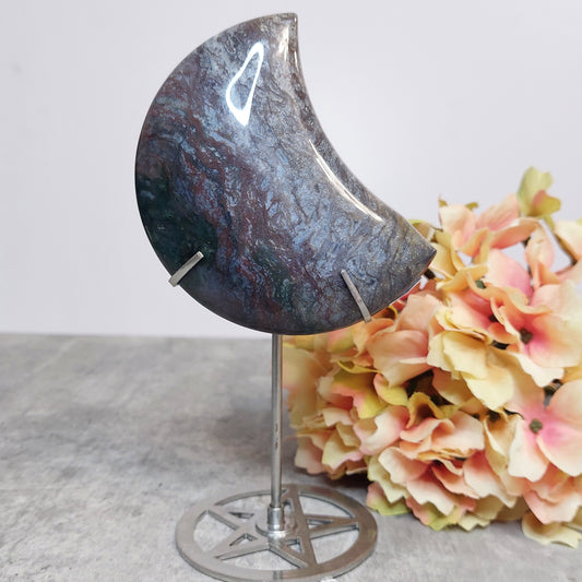 Kuu jalassa, valtamerijaspis-sammalakaatti