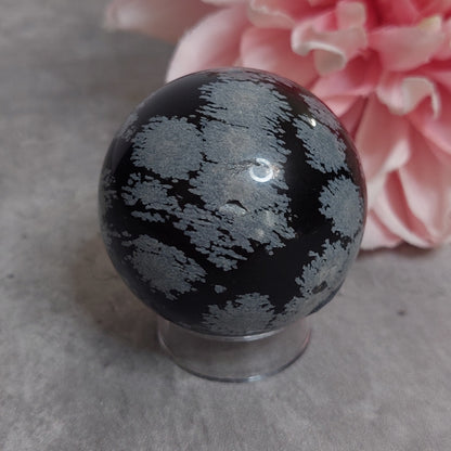 Pallo, lumihiutaleobsidiaani 5cm