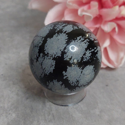 Pallo, lumihiutaleobsidiaani 5cm