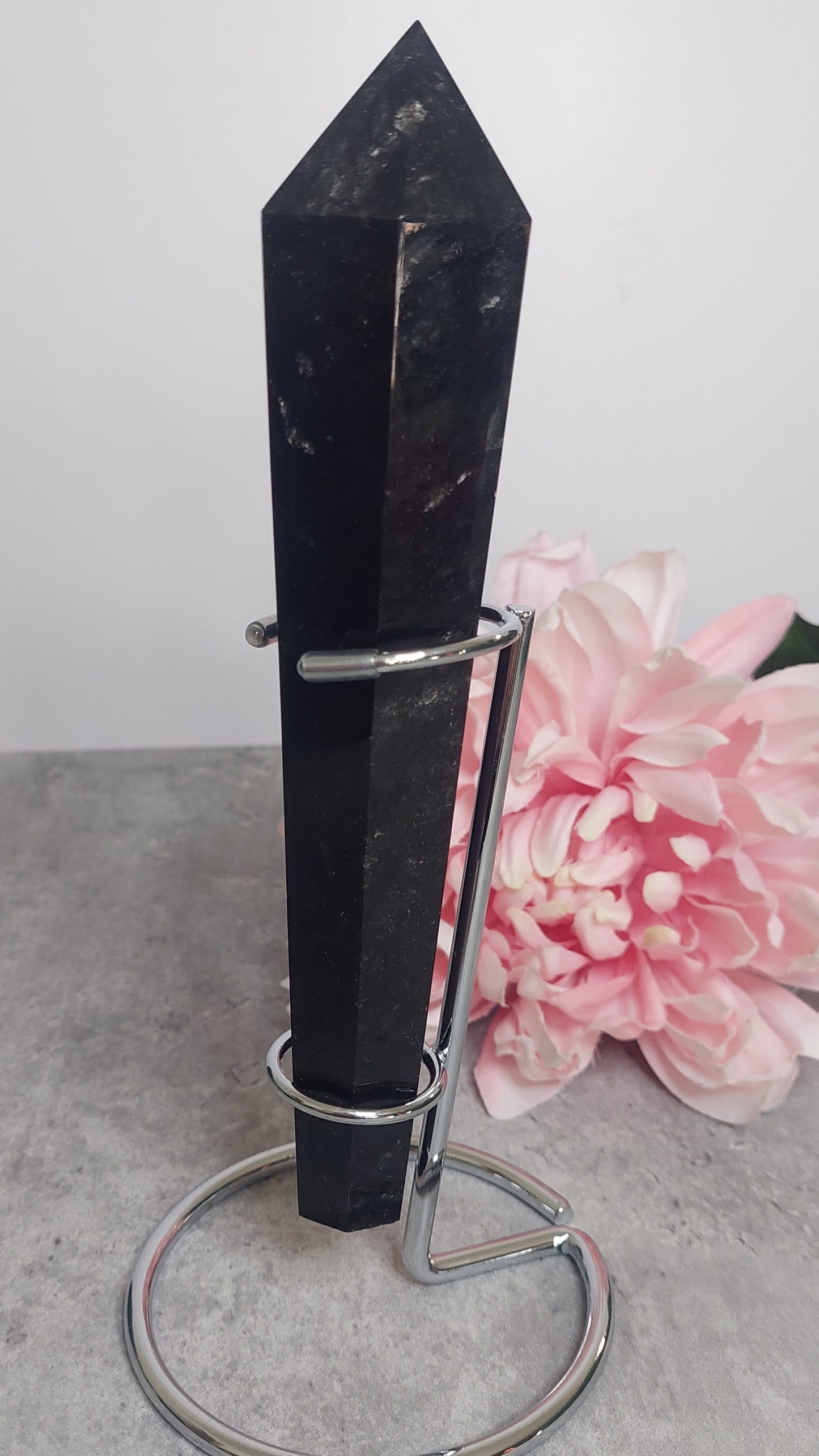 Obsidiaani wand telineellä II-laatu