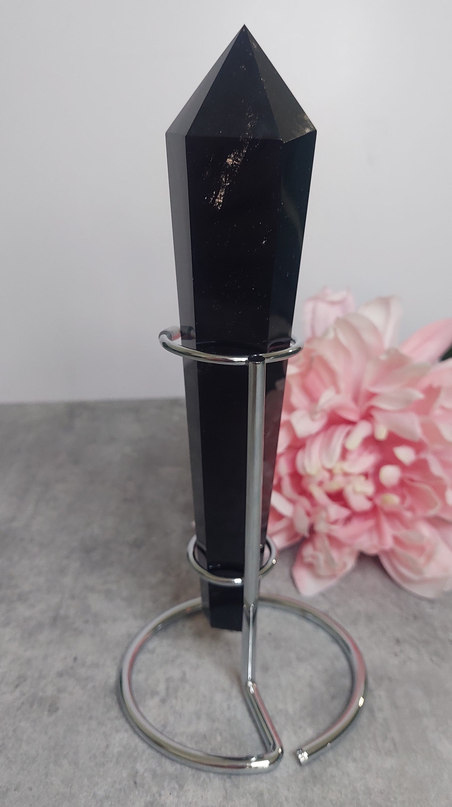 Obsidiaani wand telineellä II-laatu