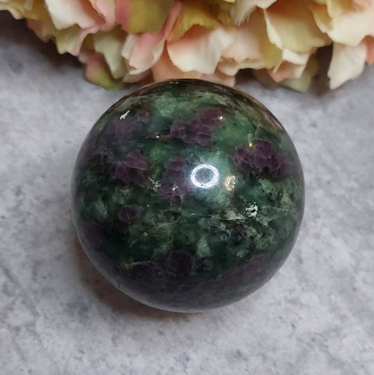 Pallo, ruby fuksiitti 5,3cm