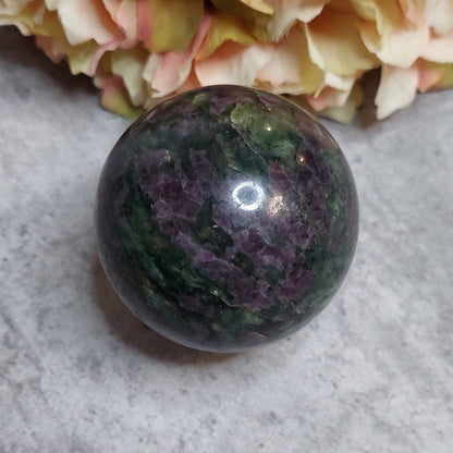 Pallo, ruby fuksiitti 5,3cm