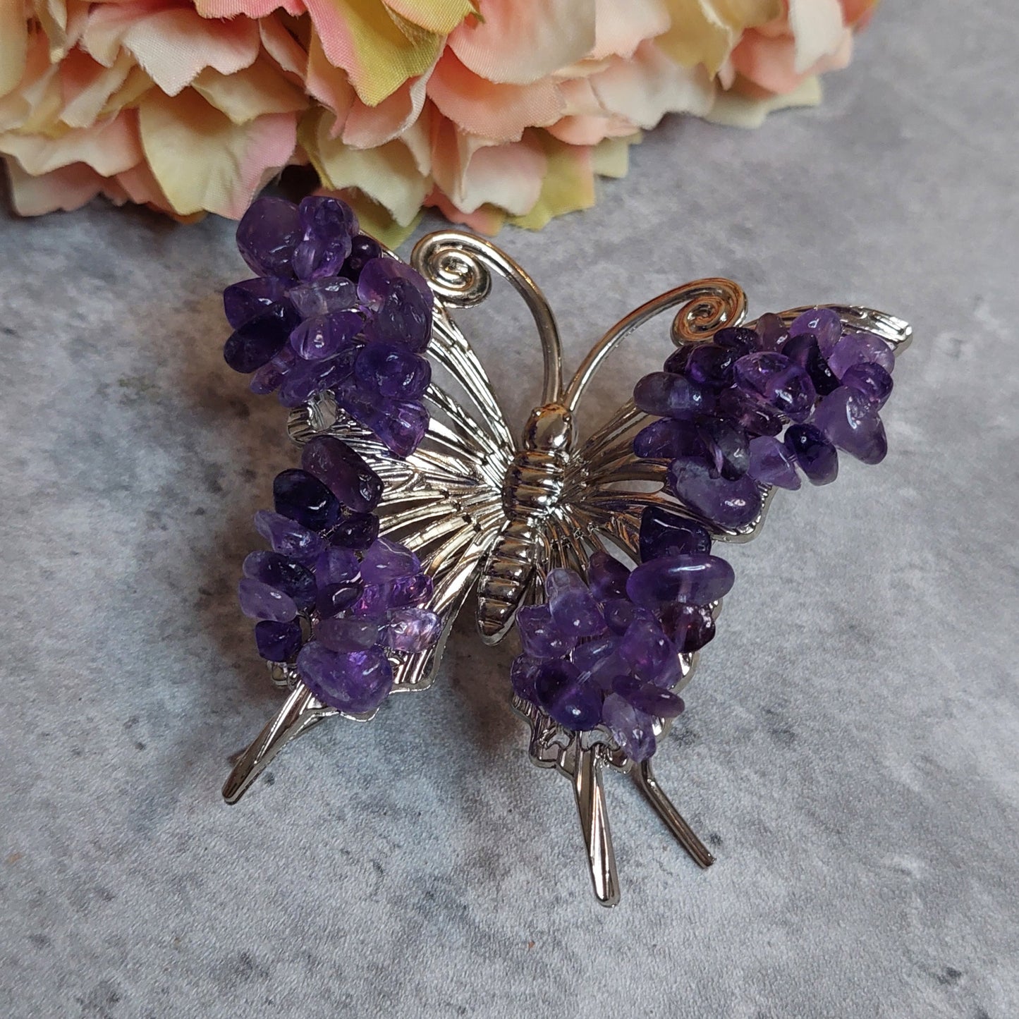 Perhonen sirusiivillä, ametisti