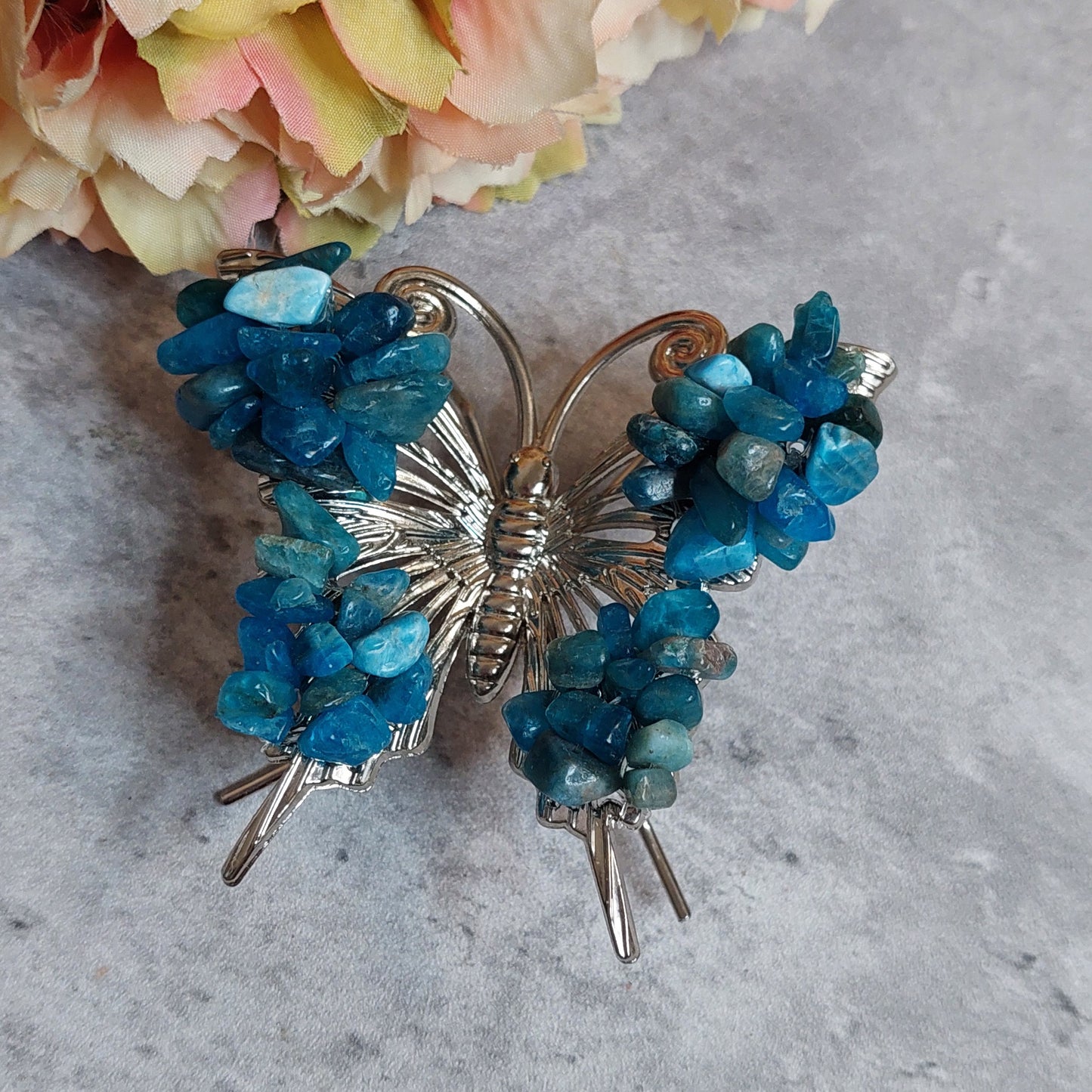 Perhonen sirusiivillä, apatiitti