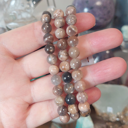 Rannekoru 8mm kuukivi (tumma sekoitus)