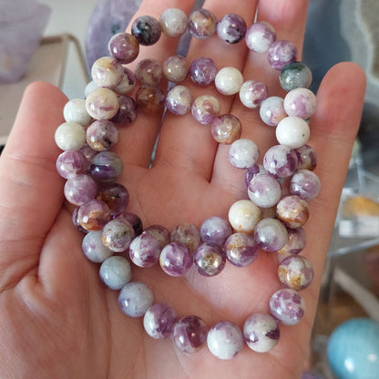 Rannekoru 8mm violetti mica kvartsissa