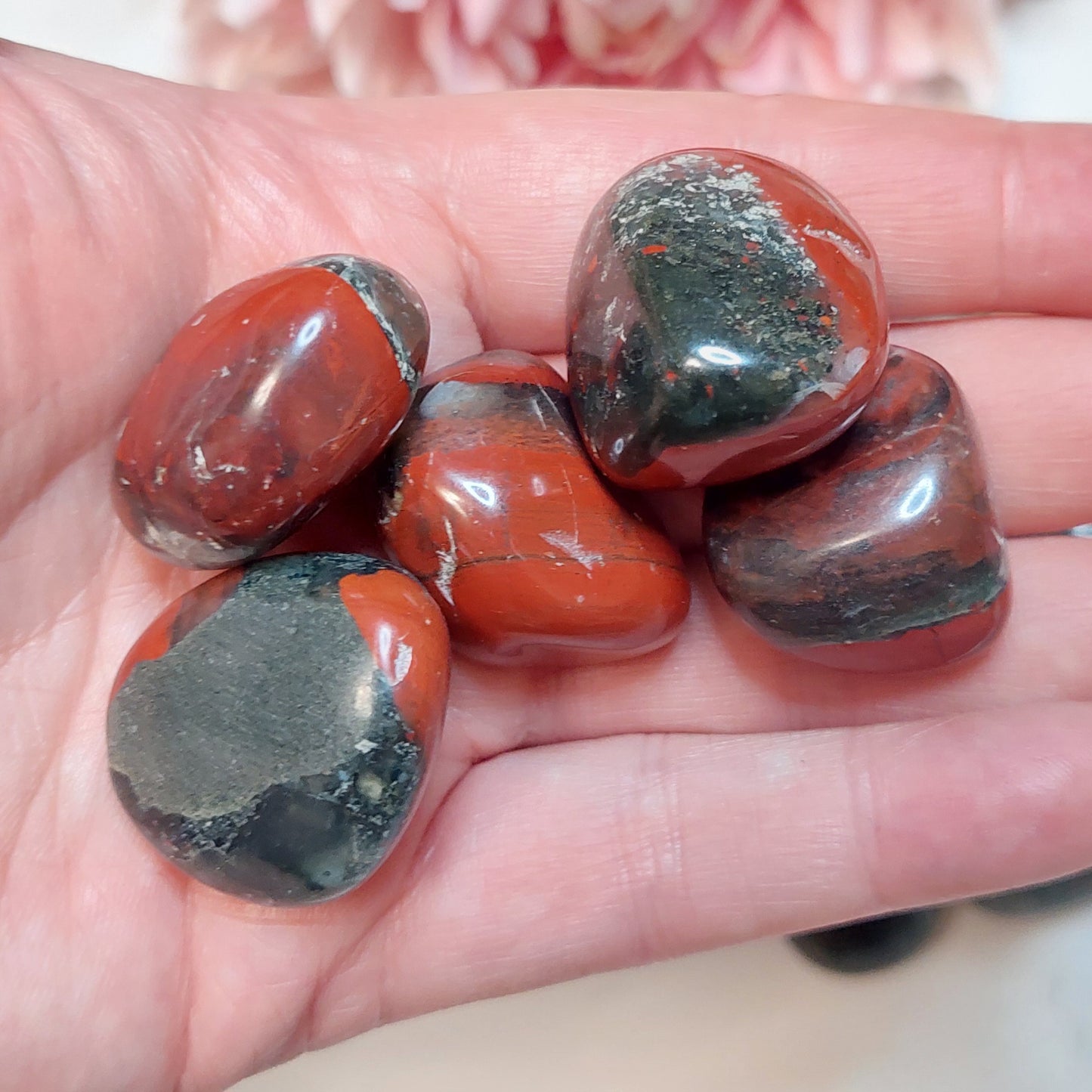 Rumpuhiottu african blood stone