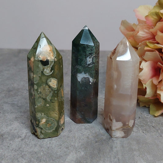 Tornisetti 8cm: Kukka-akaatti, raiforest jasper, sammalakaatti