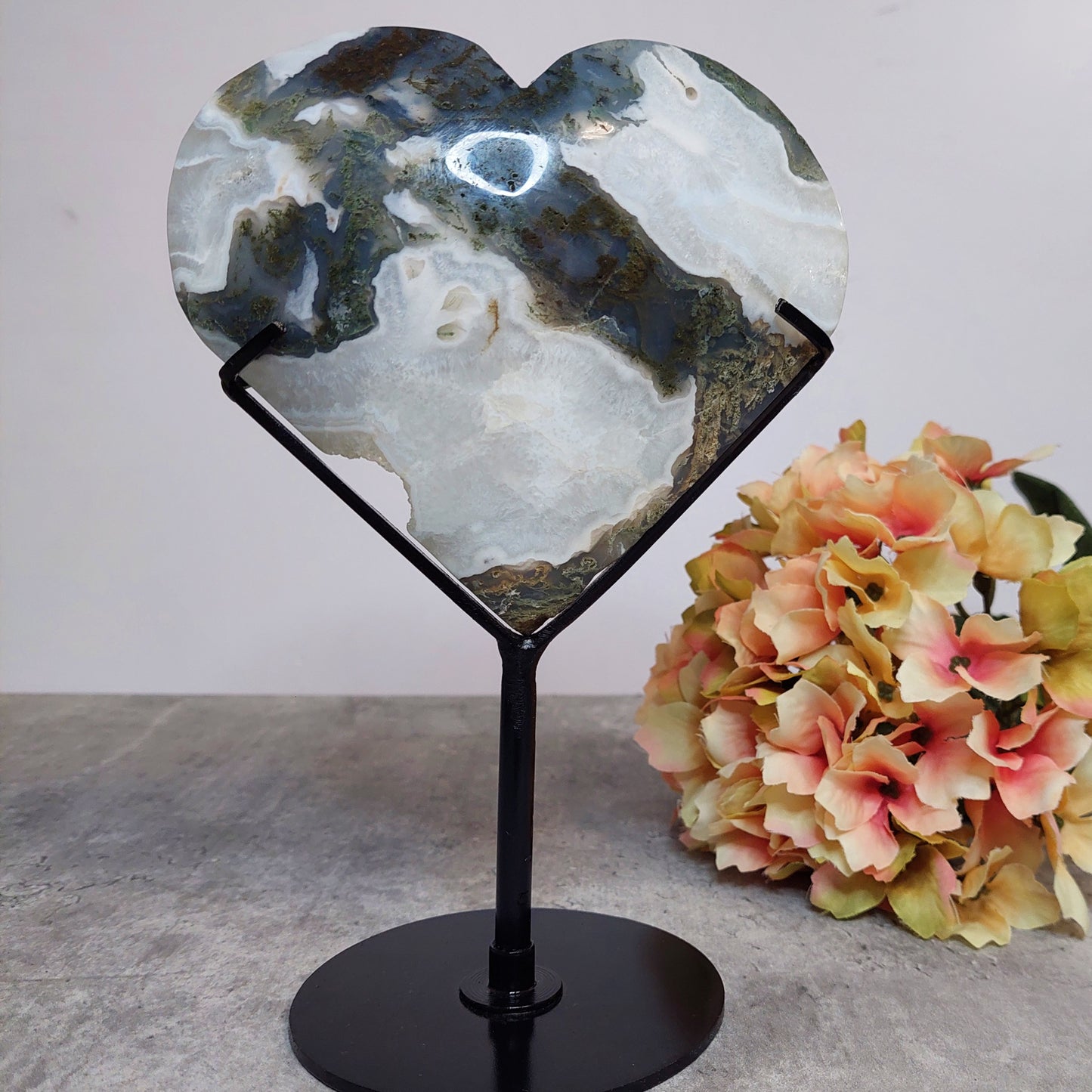 Druusinen sammalakaattisydän jalassa