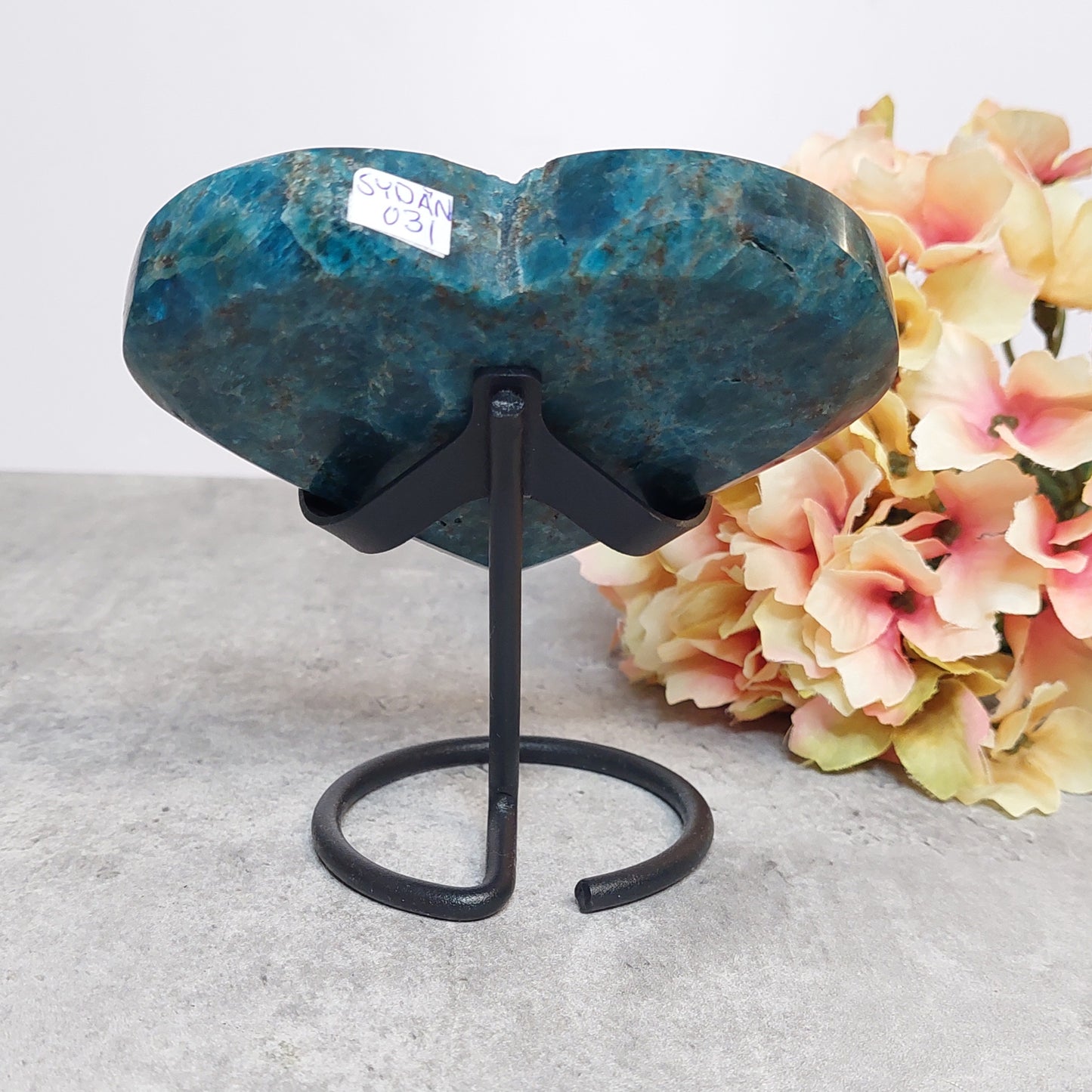 Apatiitti sydän jalassa