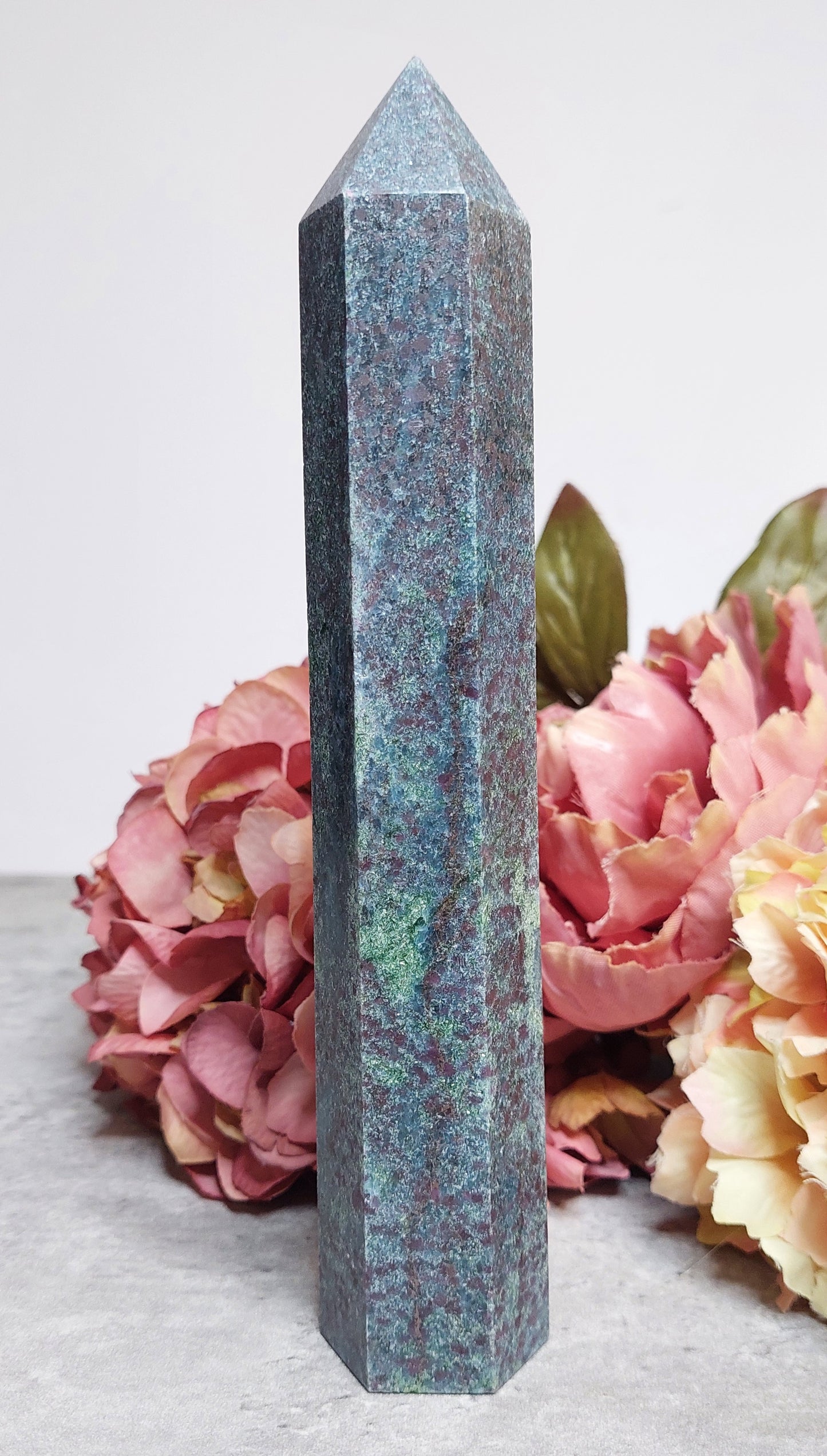 Torni, ruby-kyaniitti 20cm