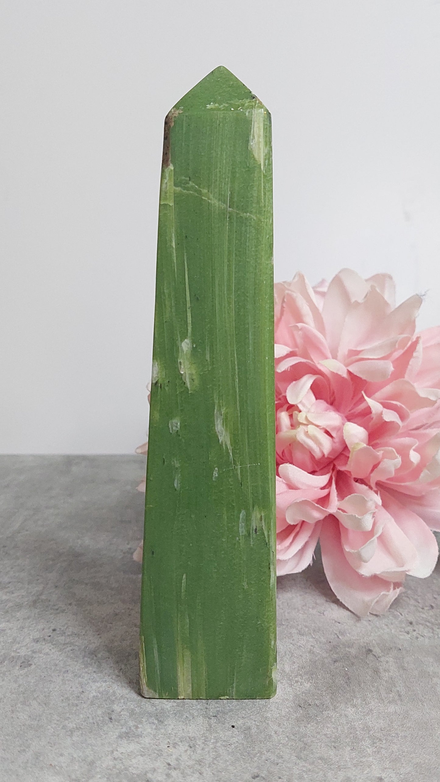Torni, tremoliitti 18cm