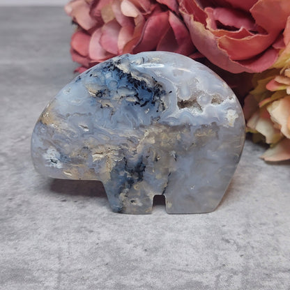 Karhu, "zuni" Dentriittinen akaatti Indonesia