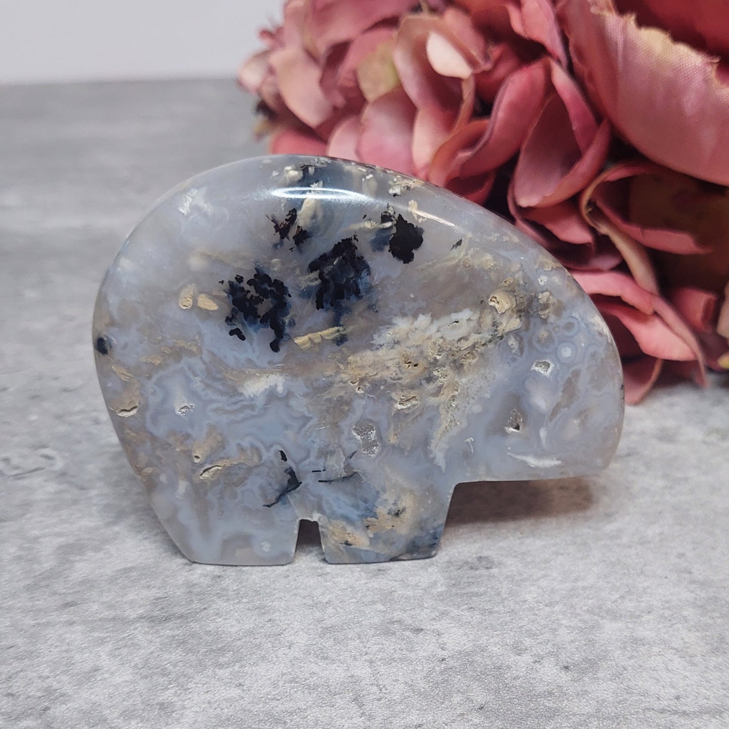 Karhu, "zuni" Dentriittinen akaatti Indonesia