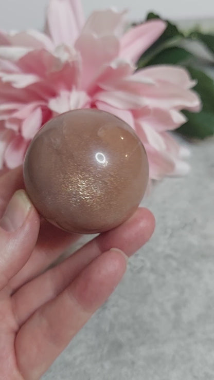 Pallo, persikka kuukivi aurinkokivellä 4,8cm